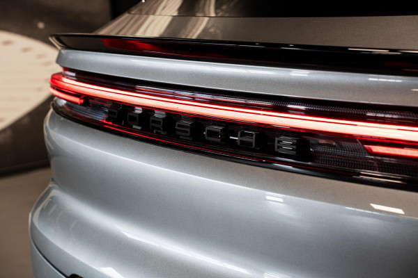 Porsche Cayenne Coupé 4.0 Turbo E-Hybrid GT *Keramisch / Vierwielbesturing / Passenger Display / Soft-Close / HUD / Race-Tex / Keyless / Surround-View*