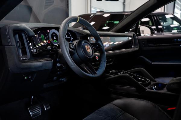 Porsche Cayenne Coupé 4.0 Turbo E-Hybrid GT *Keramisch / Vierwielbesturing / Passenger Display / Soft-Close / HUD / Race-Tex / Keyless / Surround-View*