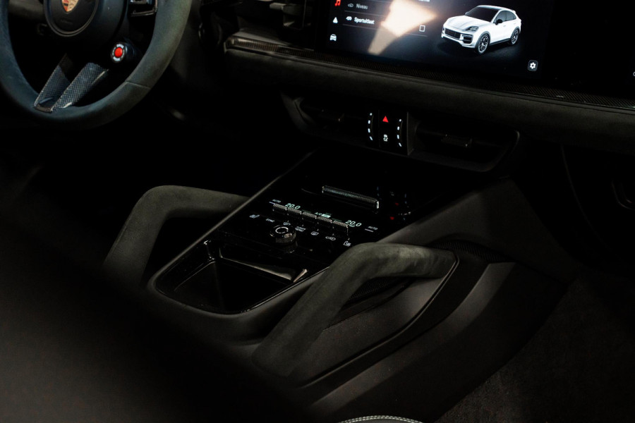 Porsche Cayenne Coupé 4.0 Turbo E-Hybrid GT *Keramisch / Vierwielbesturing / Passenger Display / Soft-Close / HUD / Race-Tex / Keyless / Surround-View*