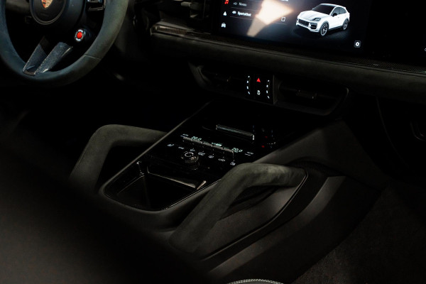 Porsche Cayenne Coupé 4.0 Turbo E-Hybrid GT *Keramisch / Vierwielbesturing / Passenger Display / Soft-Close / HUD / Race-Tex / Keyless / Surround-View*