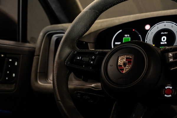 Porsche Cayenne Coupé 4.0 Turbo E-Hybrid GT *Keramisch / Vierwielbesturing / Passenger Display / Soft-Close / HUD / Race-Tex / Keyless / Surround-View*