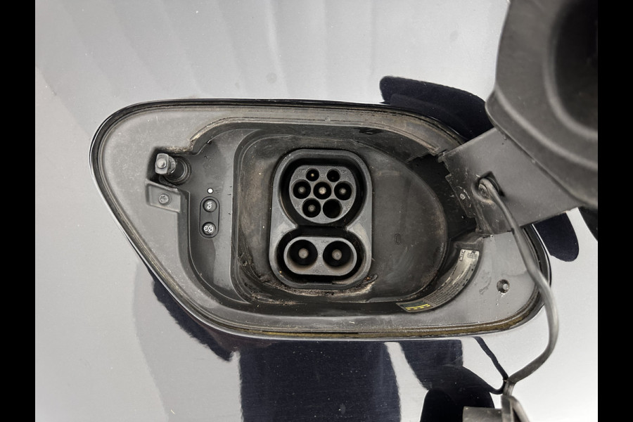 Volkswagen e-Golf (INCL-BTW) *HEATPUMP | LEATHER | ADAPTIVE-CRUISE | FULL-LED | DYNAUDIO | BLINDSPOT | DIGI-COCKPIT | NAVI-FULLMAP | CAMERA | KEYLESS | ECC | CCS-FASTLOADER | PDC | 17''ALU*