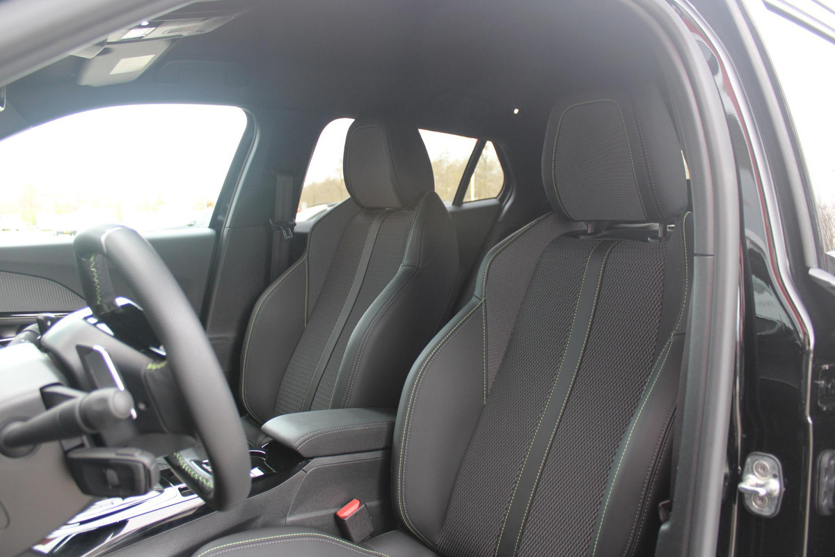 Peugeot 2008 1.2 Hybrid 145PK GT | FULL LED KOPLAMPEN | DRAADLOZE APPLE CARPLAY/ANDROID AUTO | ADAPTIVE CRUISE CONTROL | CAMERA VOOR + ACHTER | CLIMATE CONTROL | LICHTMETALEN VELGEN 17" | KEYLESS ENTRY/START | DAB+ RADIO | DODEHOEK DETECTIE | PARKEERSENSOREN VOOR + ACHTER |