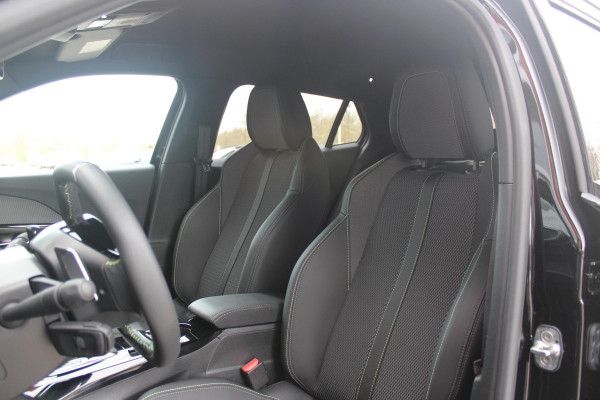 Peugeot 2008 1.2 Hybrid 145PK GT | FULL LED KOPLAMPEN | DRAADLOZE APPLE CARPLAY/ANDROID AUTO | ADAPTIVE CRUISE CONTROL | CAMERA VOOR + ACHTER | CLIMATE CONTROL | LICHTMETALEN VELGEN 17" | KEYLESS ENTRY/START | DAB+ RADIO | DODEHOEK DETECTIE | PARKEERSENSOREN VOOR + ACHTER |