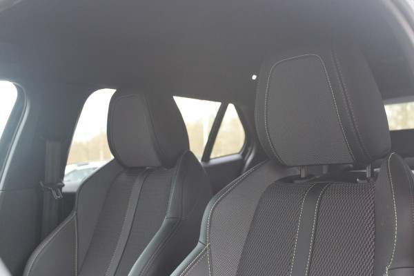 Peugeot 2008 1.2 Hybrid 145PK GT | FULL LED KOPLAMPEN | DRAADLOZE APPLE CARPLAY/ANDROID AUTO | ADAPTIVE CRUISE CONTROL | CAMERA VOOR + ACHTER | CLIMATE CONTROL | LICHTMETALEN VELGEN 17" | KEYLESS ENTRY/START | DAB+ RADIO | DODEHOEK DETECTIE | PARKEERSENSOREN VOOR + ACHTER |