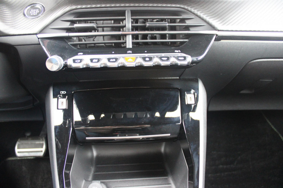 Peugeot 2008 1.2 Hybrid 145PK GT | FULL LED KOPLAMPEN | DRAADLOZE APPLE CARPLAY/ANDROID AUTO | ADAPTIVE CRUISE CONTROL | CAMERA VOOR + ACHTER | CLIMATE CONTROL | LICHTMETALEN VELGEN 17" | KEYLESS ENTRY/START | DAB+ RADIO | DODEHOEK DETECTIE | PARKEERSENSOREN VOOR + ACHTER |