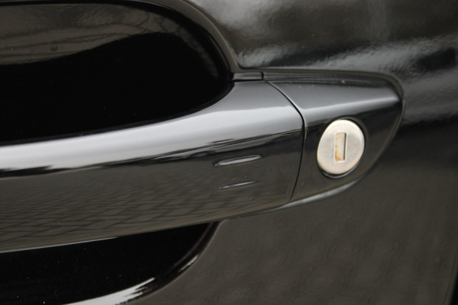 Peugeot 2008 1.2 Hybrid 145PK GT | FULL LED KOPLAMPEN | DRAADLOZE APPLE CARPLAY/ANDROID AUTO | ADAPTIVE CRUISE CONTROL | CAMERA VOOR + ACHTER | CLIMATE CONTROL | LICHTMETALEN VELGEN 17" | KEYLESS ENTRY/START | DAB+ RADIO | DODEHOEK DETECTIE | PARKEERSENSOREN VOOR + ACHTER |