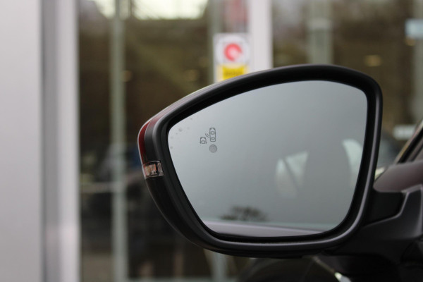 Peugeot 2008 1.2 Hybrid 145PK GT | FULL LED KOPLAMPEN | DRAADLOZE APPLE CARPLAY/ANDROID AUTO | ADAPTIVE CRUISE CONTROL | CAMERA VOOR + ACHTER | CLIMATE CONTROL | LICHTMETALEN VELGEN 17" | KEYLESS ENTRY/START | DAB+ RADIO | DODEHOEK DETECTIE | PARKEERSENSOREN VOOR + ACHTER |