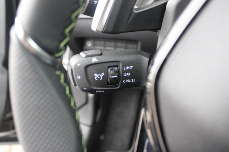 Peugeot 2008 1.2 Hybrid 145PK GT | FULL LED KOPLAMPEN | DRAADLOZE APPLE CARPLAY/ANDROID AUTO | ADAPTIVE CRUISE CONTROL | CAMERA VOOR + ACHTER | CLIMATE CONTROL | LICHTMETALEN VELGEN 17" | KEYLESS ENTRY/START | DAB+ RADIO | DODEHOEK DETECTIE | PARKEERSENSOREN VOOR + ACHTER |