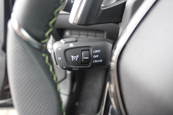 Peugeot 2008 1.2 Hybrid 145PK GT | FULL LED KOPLAMPEN | DRAADLOZE APPLE CARPLAY/ANDROID AUTO | ADAPTIVE CRUISE CONTROL | CAMERA VOOR + ACHTER | CLIMATE CONTROL | LICHTMETALEN VELGEN 17" | KEYLESS ENTRY/START | DAB+ RADIO | DODEHOEK DETECTIE | PARKEERSENSOREN VOOR + ACHTER |