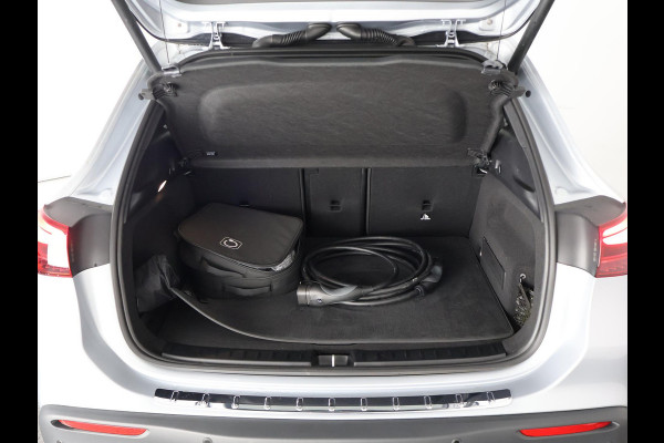 Mercedes-Benz EQA 250+ AMG Line LIMITED 71 kWh | Trekhaak afneembaar | burmester audio | Panoramadak | 360 Camera
