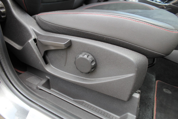 Ford Kuga 1.5 EcoBoost 150PK ST Line | Trekhaak | Sony | Winterpack | Grote Spoiler | Navigatie | Camera