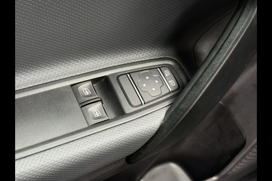 Mercedes-Benz eCitan 112 Pro 51 kWh L2 284 WLTP 98,3% (SOH) MBUX Trekhaak 75kW Snelladen Apple Carplay Cruise Control Stoelverwarming Stuurverwarming Laadkabel