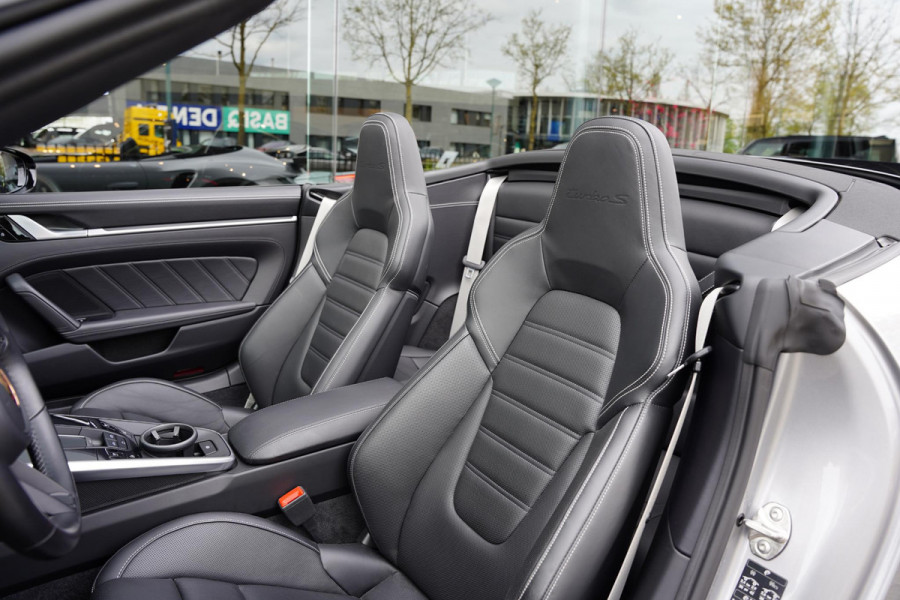 Porsche 911 Cabrio 3.8 Turbo S GERESERVEERD