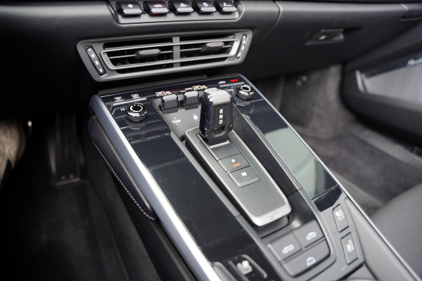 Porsche 911 Cabrio 3.8 Turbo S GERESERVEERD