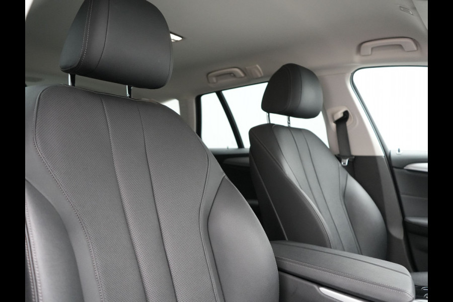 BMW 5 Serie Touring 530e Business Edition Plus PHEV 293pk Dealer O.H. | Trekhaak Af Fabriek | Adaptive Cruise | 360 Camera | Lederen Comfortzetels Verwarmd | Blis | Apple Carplay | Hifi Audio | 19"L.M | Plug In Hybrid |