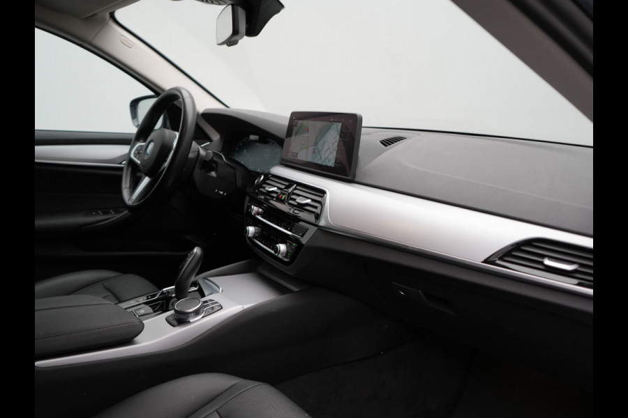 BMW 5 Serie Touring 530e Business Edition Plus PHEV 293pk Dealer O.H. | Trekhaak Af Fabriek | Adaptive Cruise | 360 Camera | Lederen Comfortzetels Verwarmd | Blis | Apple Carplay | Hifi Audio | 19"L.M | Plug In Hybrid |