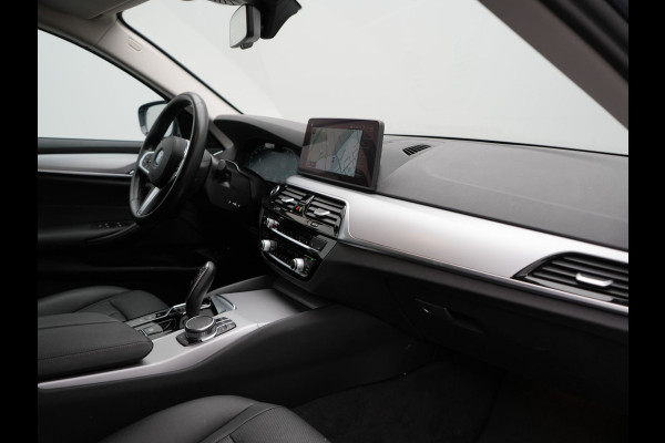 BMW 5 Serie Touring 530e Business Edition Plus PHEV 293pk Dealer O.H. | Trekhaak Af Fabriek | Adaptive Cruise | 360 Camera | Lederen Comfortzetels Verwarmd | Blis | Apple Carplay | Hifi Audio | 19"L.M | Plug In Hybrid |