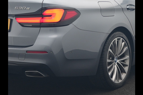 BMW 5 Serie Touring 530e Business Edition Plus PHEV 293pk Dealer O.H. | Trekhaak Af Fabriek | Adaptive Cruise | 360 Camera | Lederen Comfortzetels Verwarmd | Blis | Apple Carplay | Hifi Audio | 19"L.M | Plug In Hybrid |