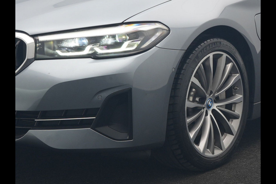 BMW 5 Serie Touring 530e Business Edition Plus PHEV 293pk Dealer O.H. | Trekhaak Af Fabriek | Adaptive Cruise | 360 Camera | Lederen Comfortzetels Verwarmd | Blis | Apple Carplay | Hifi Audio | 19"L.M | Plug In Hybrid |