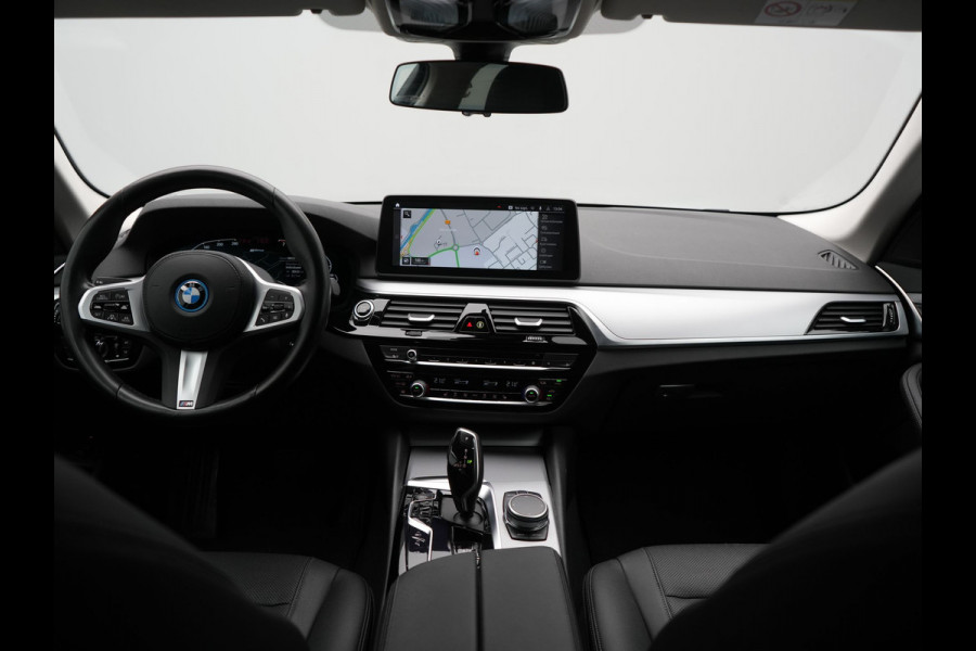 BMW 5 Serie Touring 530e Business Edition Plus PHEV 293pk Dealer O.H. | Trekhaak Af Fabriek | Adaptive Cruise | 360 Camera | Lederen Comfortzetels Verwarmd | Blis | Apple Carplay | Hifi Audio | 19"L.M | Plug In Hybrid |