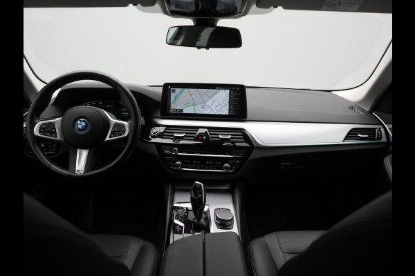 BMW 5 Serie Touring 530e Business Edition Plus PHEV 293pk Dealer O.H. | Trekhaak Af Fabriek | Adaptive Cruise | 360 Camera | Lederen Comfortzetels Verwarmd | Blis | Apple Carplay | Hifi Audio | 19"L.M | Plug In Hybrid |