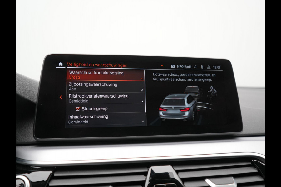 BMW 5 Serie Touring 530e Business Edition Plus PHEV 293pk Dealer O.H. | Trekhaak Af Fabriek | Adaptive Cruise | 360 Camera | Lederen Comfortzetels Verwarmd | Blis | Apple Carplay | Hifi Audio | 19"L.M | Plug In Hybrid |