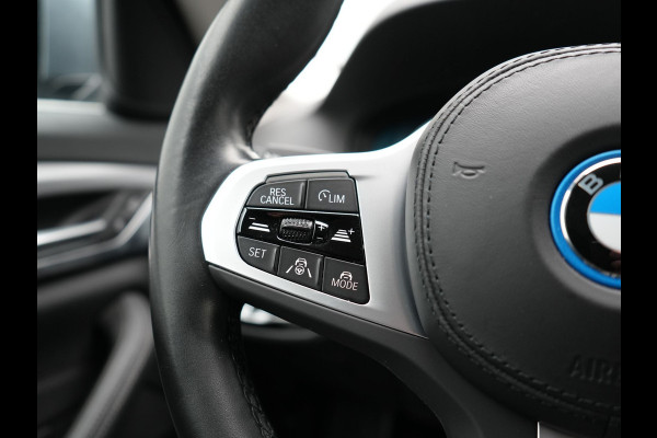 BMW 5 Serie Touring 530e Business Edition Plus PHEV 293pk Dealer O.H. | Trekhaak Af Fabriek | Adaptive Cruise | 360 Camera | Lederen Comfortzetels Verwarmd | Blis | Apple Carplay | Hifi Audio | 19"L.M | Plug In Hybrid |