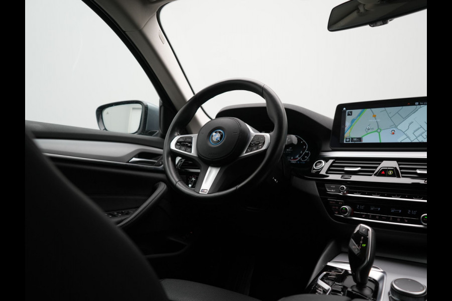 BMW 5 Serie Touring 530e Business Edition Plus PHEV 293pk Dealer O.H. | Trekhaak Af Fabriek | Adaptive Cruise | 360 Camera | Lederen Comfortzetels Verwarmd | Blis | Apple Carplay | Hifi Audio | 19"L.M | Plug In Hybrid |