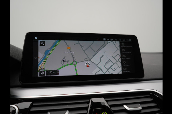 BMW 5 Serie Touring 530e Business Edition Plus PHEV 293pk Dealer O.H. | Trekhaak Af Fabriek | Adaptive Cruise | 360 Camera | Lederen Comfortzetels Verwarmd | Blis | Apple Carplay | Hifi Audio | 19"L.M | Plug In Hybrid |