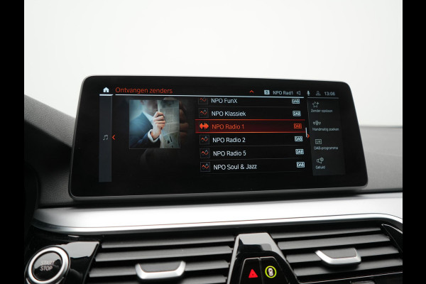 BMW 5 Serie Touring 530e Business Edition Plus PHEV 293pk Dealer O.H. | Trekhaak Af Fabriek | Adaptive Cruise | 360 Camera | Lederen Comfortzetels Verwarmd | Blis | Apple Carplay | Hifi Audio | 19"L.M | Plug In Hybrid |