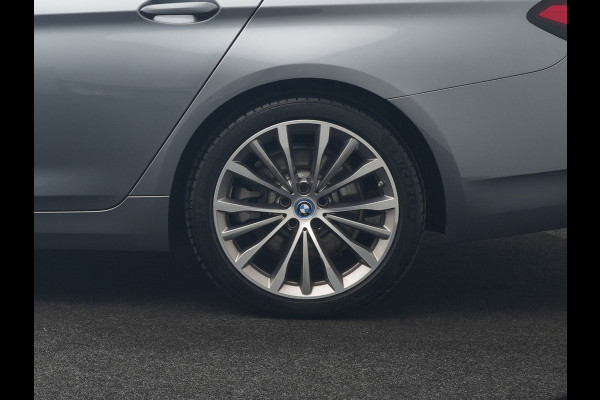 BMW 5 Serie Touring 530e Business Edition Plus PHEV 293pk Dealer O.H. | Trekhaak Af Fabriek | Adaptive Cruise | 360 Camera | Lederen Comfortzetels Verwarmd | Blis | Apple Carplay | Hifi Audio | 19"L.M | Plug In Hybrid |
