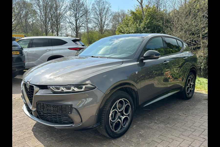 Alfa Romeo Tonale 1.3T PHEV Ti | 360 graden camera | Panoramadak | Stoelverwarming | Navigatiesysteem | Adaptive cruise control | Camera