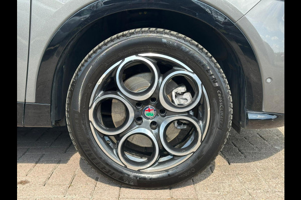 Alfa Romeo Tonale 1.3T PHEV Ti | 360 graden camera | Panoramadak | Stoelverwarming | Navigatiesysteem | Adaptive cruise control | Camera