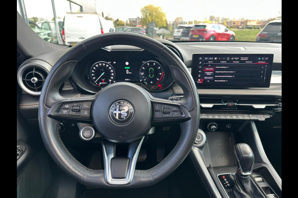 Alfa Romeo Tonale 1.3T PHEV Ti | 360 graden camera | Panoramadak | Stoelverwarming | Navigatiesysteem | Adaptive cruise control | Camera