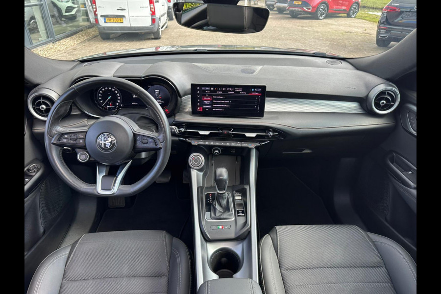Alfa Romeo Tonale 1.3T PHEV Ti | 360 graden camera | Panoramadak | Stoelverwarming | Navigatiesysteem | Adaptive cruise control | Camera