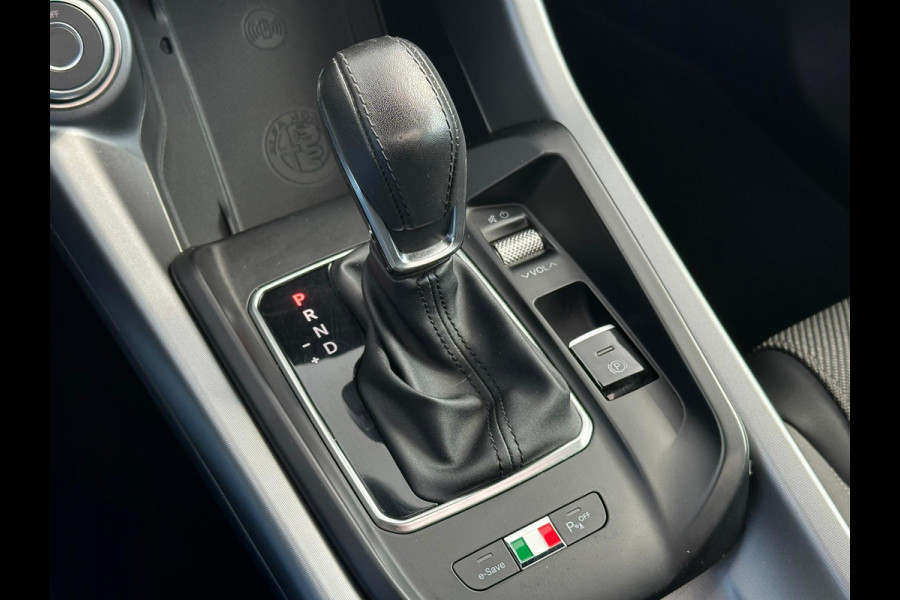 Alfa Romeo Tonale 1.3T PHEV Ti | 360 graden camera | Panoramadak | Stoelverwarming | Navigatiesysteem | Adaptive cruise control | Camera