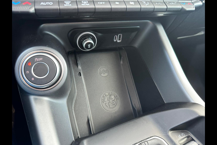 Alfa Romeo Tonale 1.3T PHEV Ti | 360 graden camera | Panoramadak | Stoelverwarming | Navigatiesysteem | Adaptive cruise control | Camera
