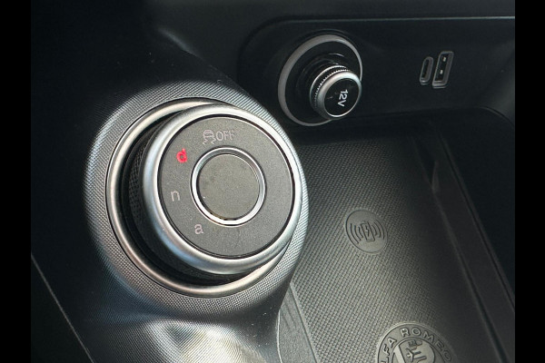 Alfa Romeo Tonale 1.3T PHEV Ti | 360 graden camera | Panoramadak | Stoelverwarming | Navigatiesysteem | Adaptive cruise control | Camera