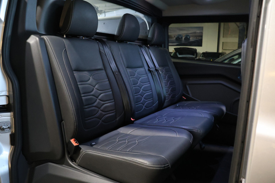 Ford Transit Custom 320 2.0 TDCI DC L2H1 Platinum Edition | Dubbel Cabine | Bi-Xenon | CarPlay | Navigatie | Lederen bekleding | Camera | Dodehoek d | Trekhaak | Nieuwe APK | NAP Logisch