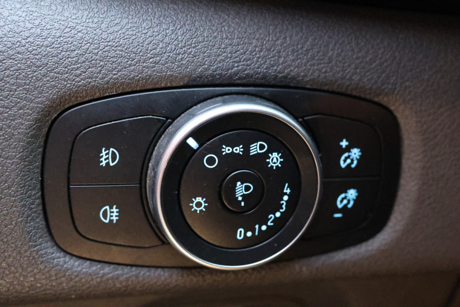 Ford Transit Custom 320 2.0 TDCI DC L2H1 Platinum Edition | Dubbel Cabine | Bi-Xenon | CarPlay | Navigatie | Lederen bekleding | Camera | Dodehoek d | Trekhaak | Nieuwe APK | NAP Logisch