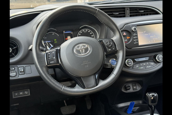 Toyota Yaris 1.5 Full Hybrid Dynamic | Lichtmetalen velgen, Parkeercamera, Licht + Regensensor, Cruise control, Climate control