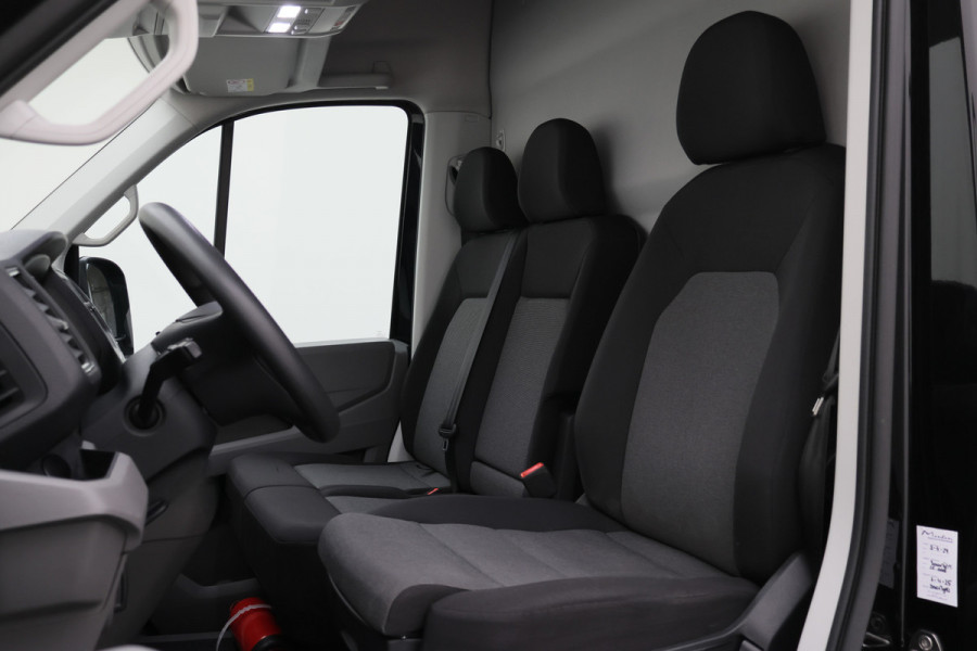 Volkswagen Crafter 35 2.0 TDI DSG L3H3 3-Zits, Camera, Apple Carplay, Trekhaak, PDC