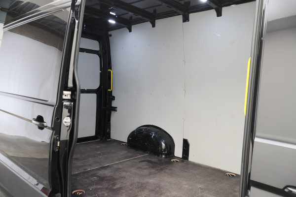 Volkswagen Crafter 35 2.0 TDI DSG L3H3 3-Zits, Camera, Apple Carplay, Trekhaak, PDC
