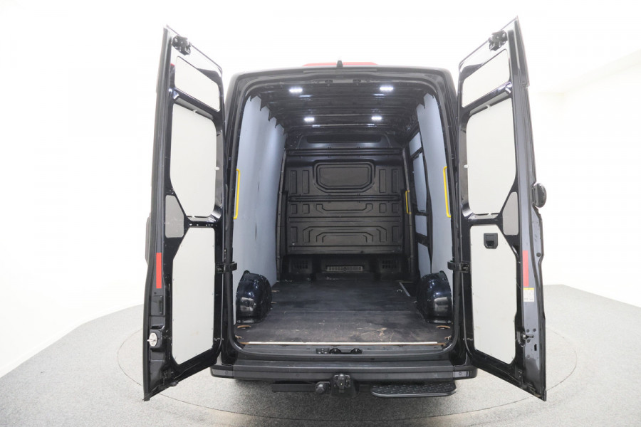 Volkswagen Crafter 35 2.0 TDI DSG L3H3 3-Zits, Camera, Apple Carplay, Trekhaak, PDC