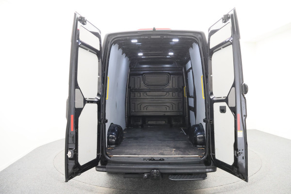Volkswagen Crafter 35 2.0 TDI DSG L3H3 3-Zits, Camera, Apple Carplay, Trekhaak, PDC
