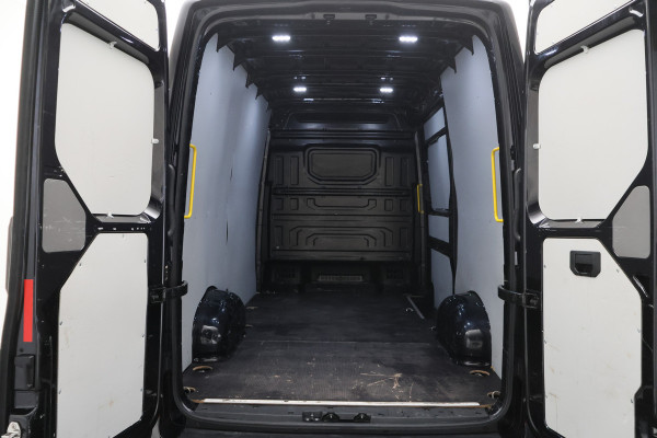 Volkswagen Crafter 35 2.0 TDI DSG L3H3 3-Zits, Camera, Apple Carplay, Trekhaak, PDC