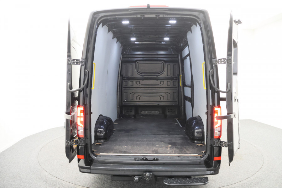 Volkswagen Crafter 35 2.0 TDI DSG L3H3 3-Zits, Camera, Apple Carplay, Trekhaak, PDC
