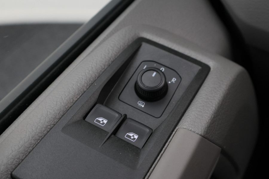 Volkswagen Crafter 35 2.0 TDI DSG L3H3 3-Zits, Camera, Apple Carplay, Trekhaak, PDC