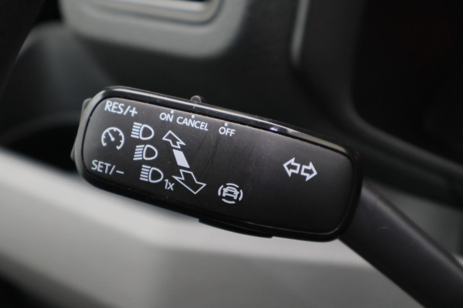 Volkswagen Crafter 35 2.0 TDI DSG L3H3 3-Zits, Camera, Apple Carplay, Trekhaak, PDC